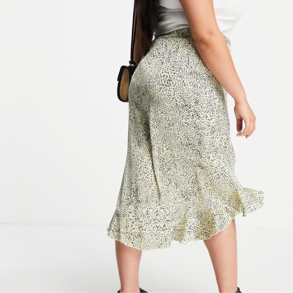 Vero Moda Cream and Black Midi Skirt
